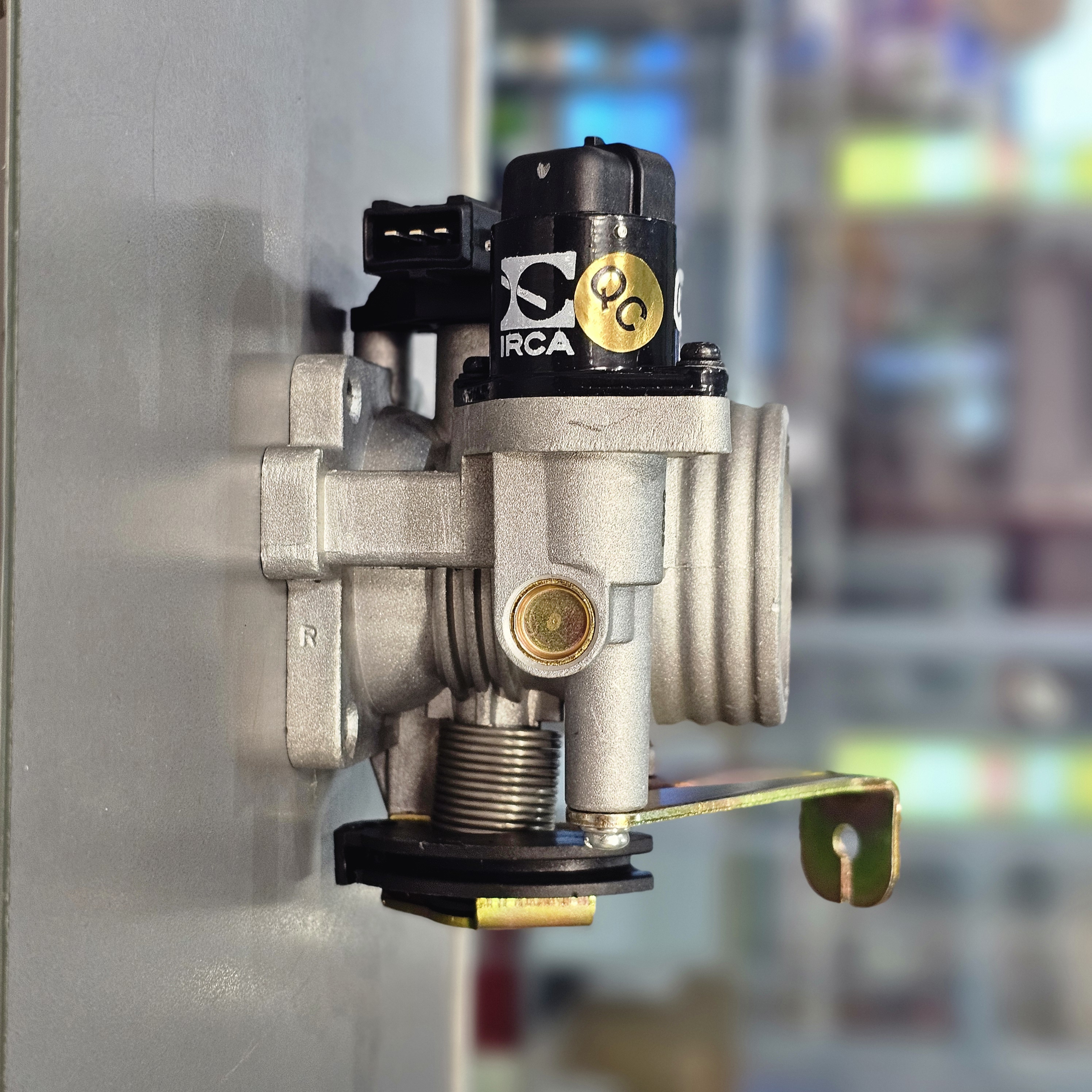 دریچه گاز پیکان انژکتور